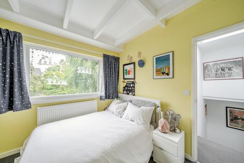 28 Rayners Road, London, SW15 2AZ