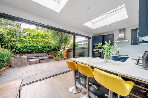 28 Rayners Road, London, SW15 2AZ