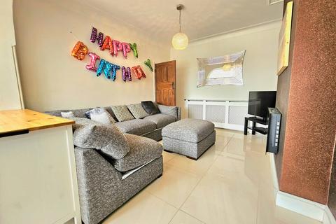 3 bedroom semi-detached house to rent, Mashiters Walk, Romford, Essex, RM1