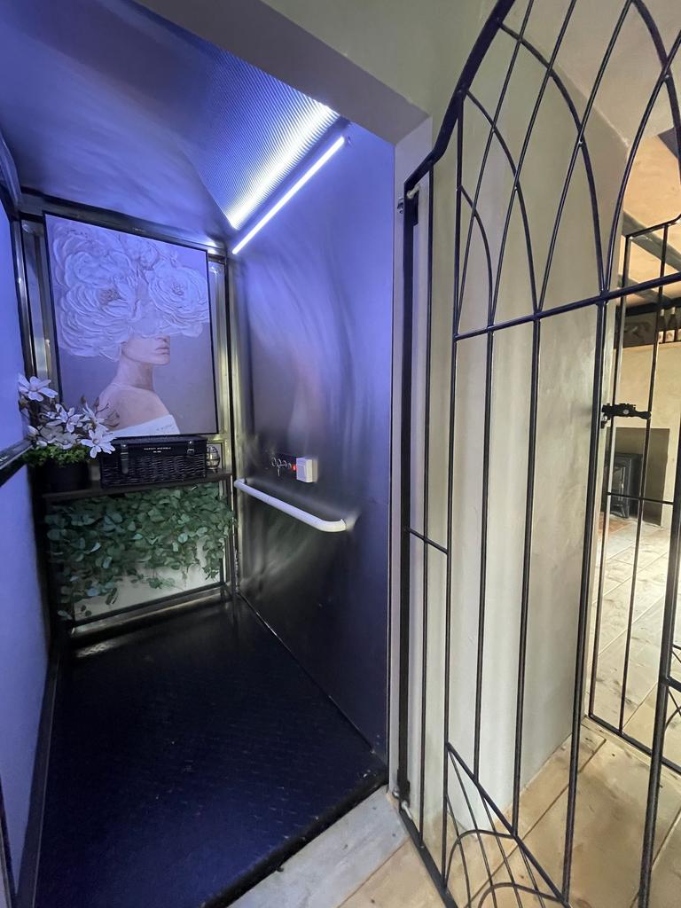 Stonehouse elevator