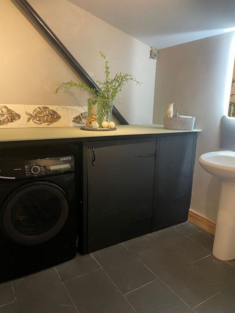 Toilet / Laundry