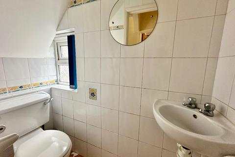 92 Squirrels Heath Road, Romford, RM3 0LU