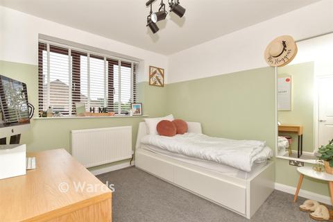 6 Bracken Hill, Chatham, ME5 9QQ