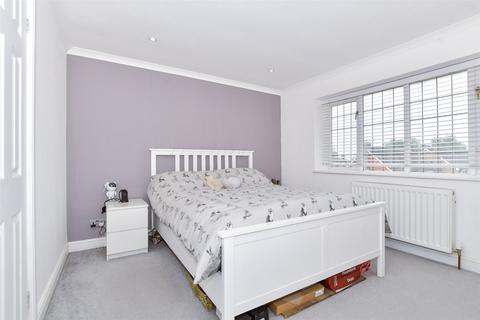 3 bedroom semi-detached house for sale, Mount Avenue, Maidstone ME18