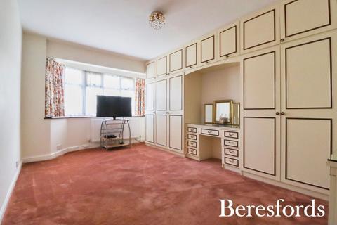 22 Hornbeam Avenue, Upminster, RM14 2NH