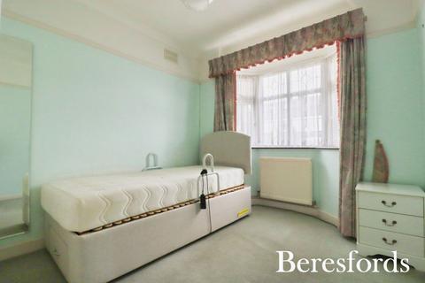 22 Hornbeam Avenue, Upminster, RM14 2NH