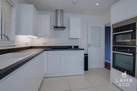 2 bedroom semi-detached bungalow for sale, Brentwood Road, Clacton-On-Sea CO15