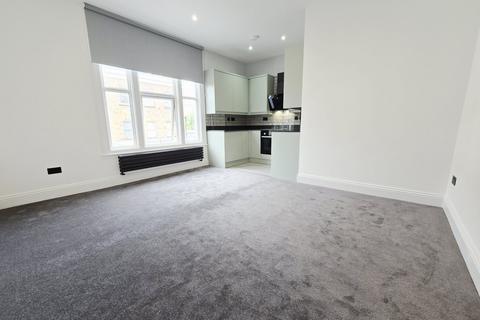 2 bedroom flat to rent, Marlborough Road,