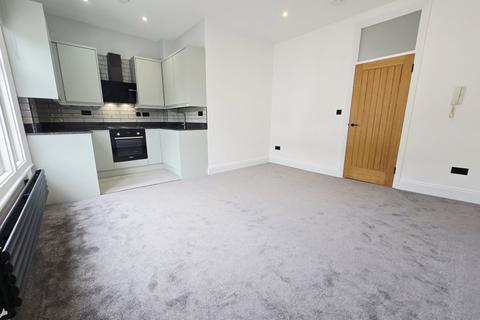 2 bedroom flat to rent, Marlborough Road,