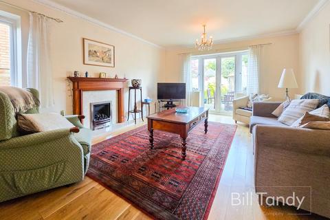 3 Jones Close, Fradley, Lichfield, WS13 8UD
