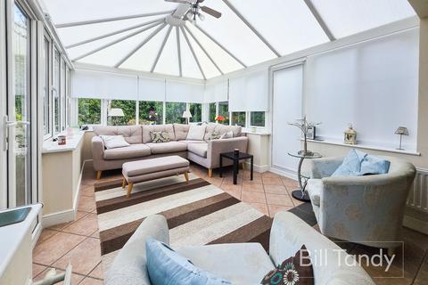 3 Jones Close, Fradley, Lichfield, WS13 8UD