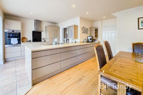 3 Jones Close, Fradley, Lichfield, WS13 8UD