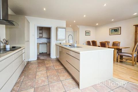 3 Jones Close, Fradley, Lichfield, WS13 8UD