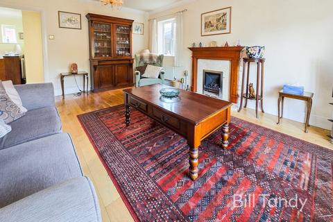 3 Jones Close, Fradley, Lichfield, WS13 8UD