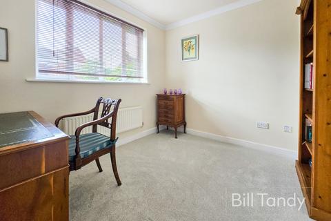 3 Jones Close, Fradley, Lichfield, WS13 8UD