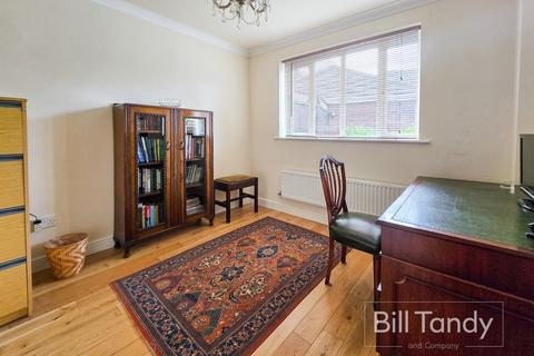 3 Jones Close, Fradley, Lichfield, WS13 8UD