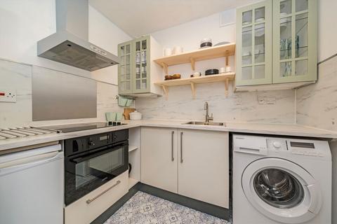 1 bedroom flat for sale, Pursewardens Close, London W13