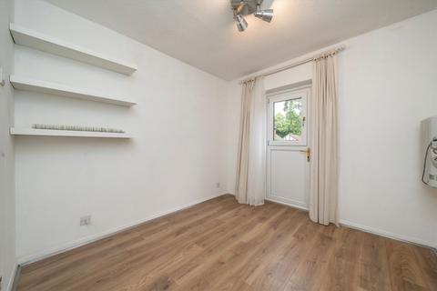 1 bedroom flat for sale, Pursewardens Close, London W13