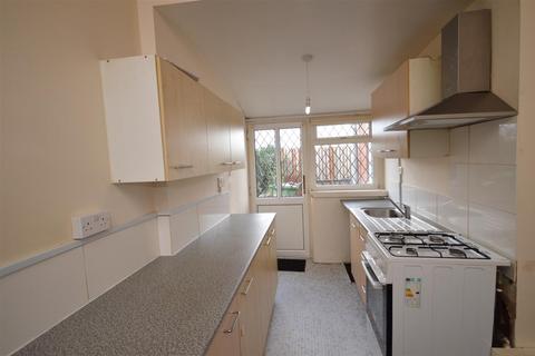 2 bedroom terraced house to rent, Earl Street, Wakefield