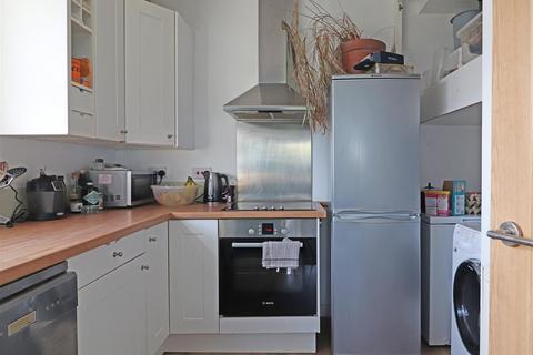 1 bedroom flat for sale, Downswood, Reigate
