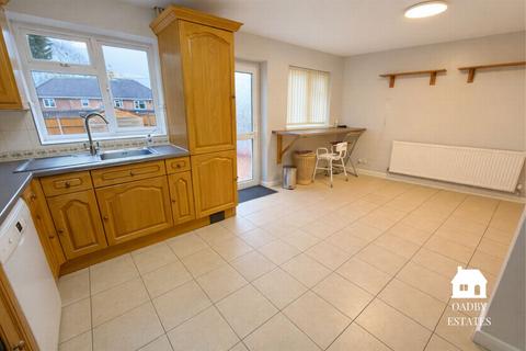 4 bedroom detached house for sale, Fulbeck Avenue, Evington, LE5