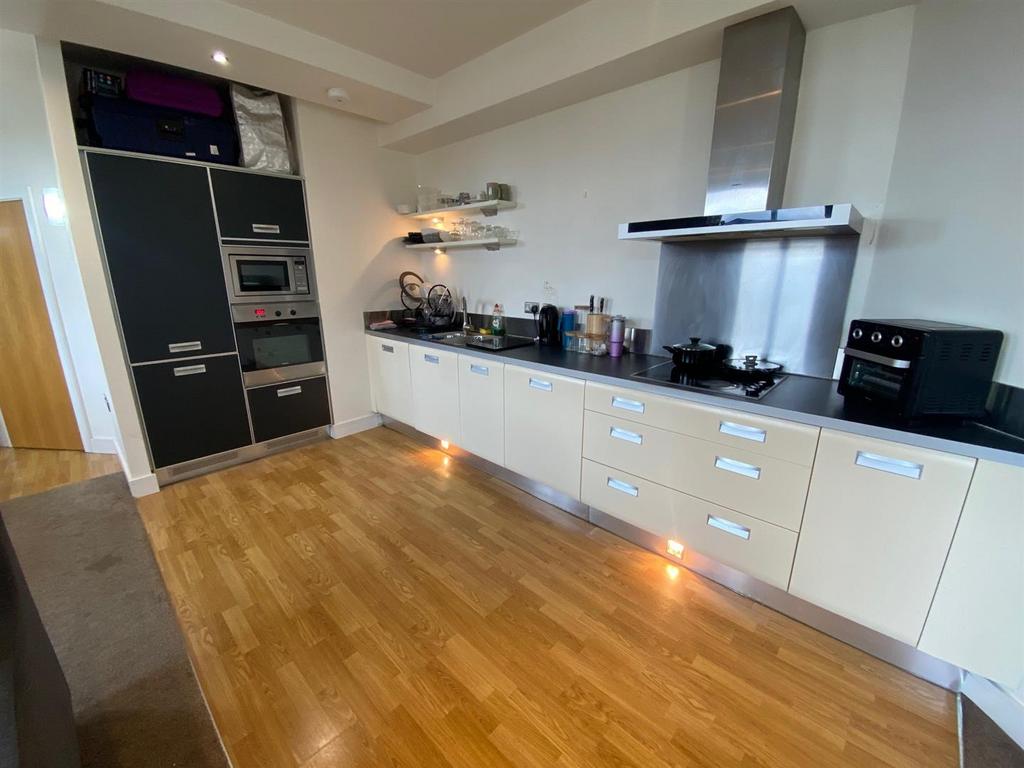 Kitchen 2.jpg
