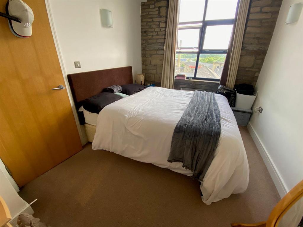 Bed 1.jpg