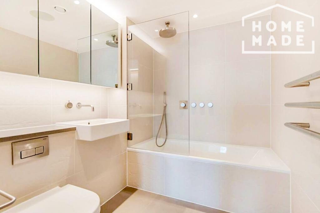 Mainbathroom17497232061749777287.jpg