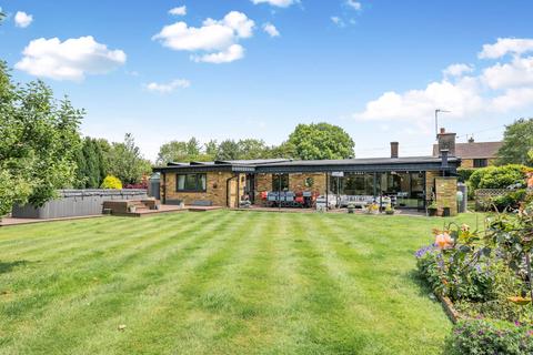 4 bedroom detached house for sale, Dolphins, Lycrome Road