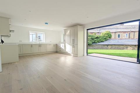 undefined, Park Avenue, Newmarket CB8