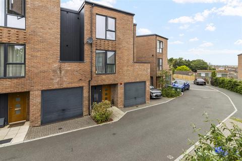 Grays Crescent, Newhaven