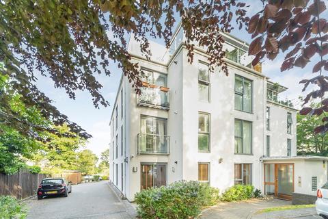 3 bedroom flat to rent, Taymount Rise, London SE23