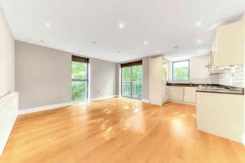 3 bedroom flat to rent, Taymount Rise, London SE23