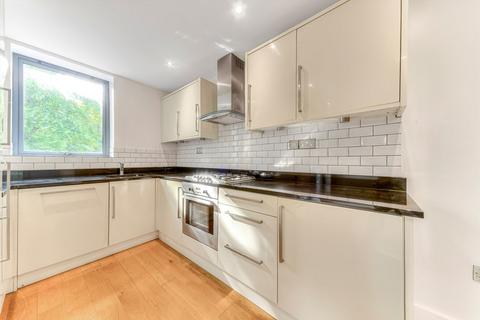 3 bedroom flat to rent, Taymount Rise, London SE23