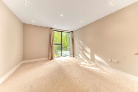 3 bedroom flat to rent, Taymount Rise, London SE23