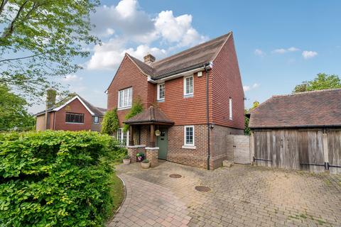 2 Hine Close, Coulsdon, CR5 1RN