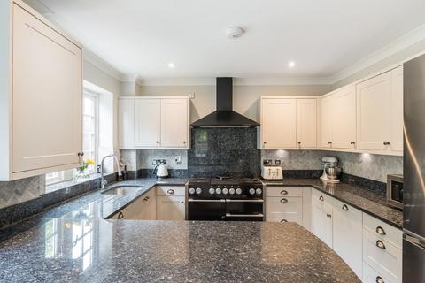 2 Hine Close, Coulsdon, CR5 1RN