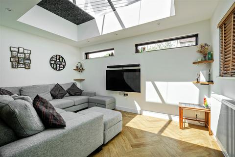 4 bedroom end of terrace house for sale, Silver Street, Kington Langley, Chippenham