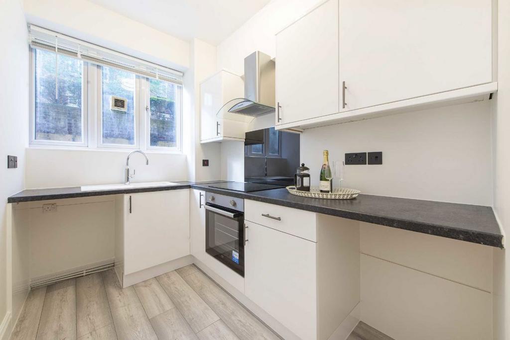 Apartment in London - View 4