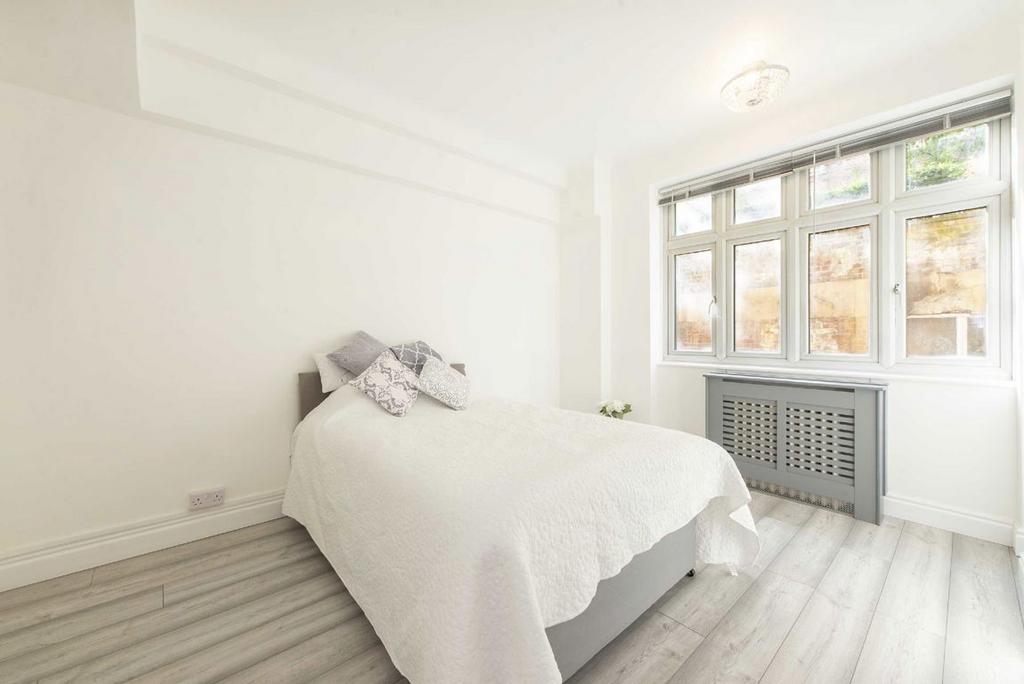 Apartment in London - View 5