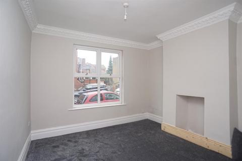 3 bedroom terraced house to rent, Helmton Road, Woodseats , Sheffield, S8 8QJ
