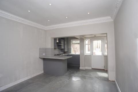 3 bedroom terraced house to rent, Helmton Road, Woodseats , Sheffield, S8 8QJ