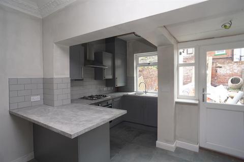 3 bedroom terraced house to rent, Helmton Road, Woodseats , Sheffield, S8 8QJ