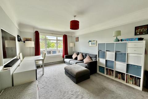2 Cedar Close, Borehamwood, WD6 2ED