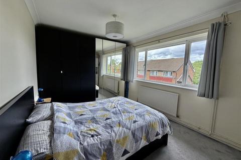 2 Cedar Close, Borehamwood, WD6 2ED