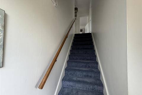 2 Cedar Close, Borehamwood, WD6 2ED