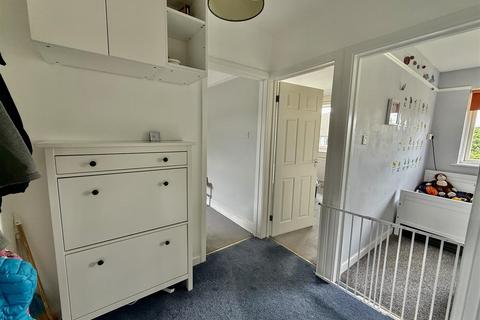 2 Cedar Close, Borehamwood, WD6 2ED