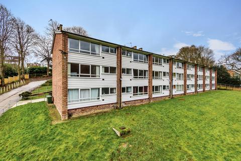 2 bedroom flat to rent, Gledhow Court, Leeds, West Yorkshire, LS7
