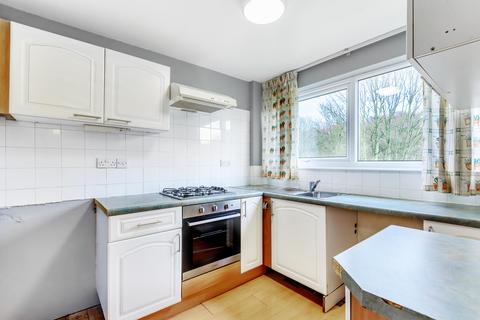 2 bedroom flat to rent, Gledhow Court, Leeds, West Yorkshire, LS7