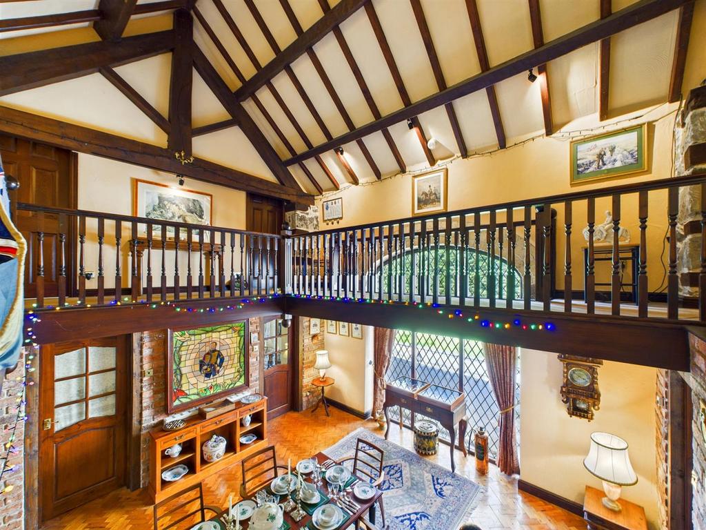 Galleried landing